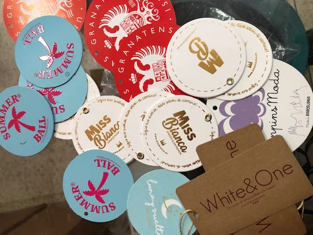 Etiquetas personalizadas en carton